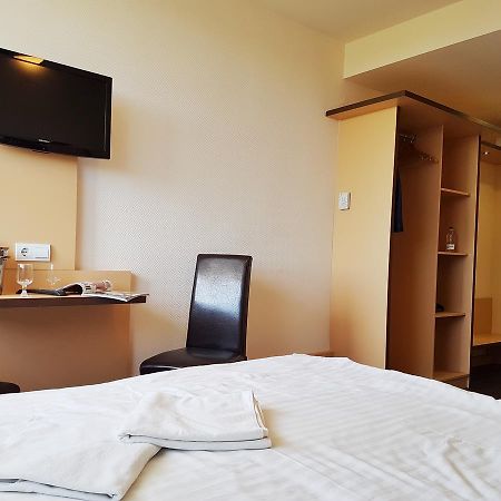 Hotel Pest Inn บูดาเปสต์ ภายนอก รูปภาพ