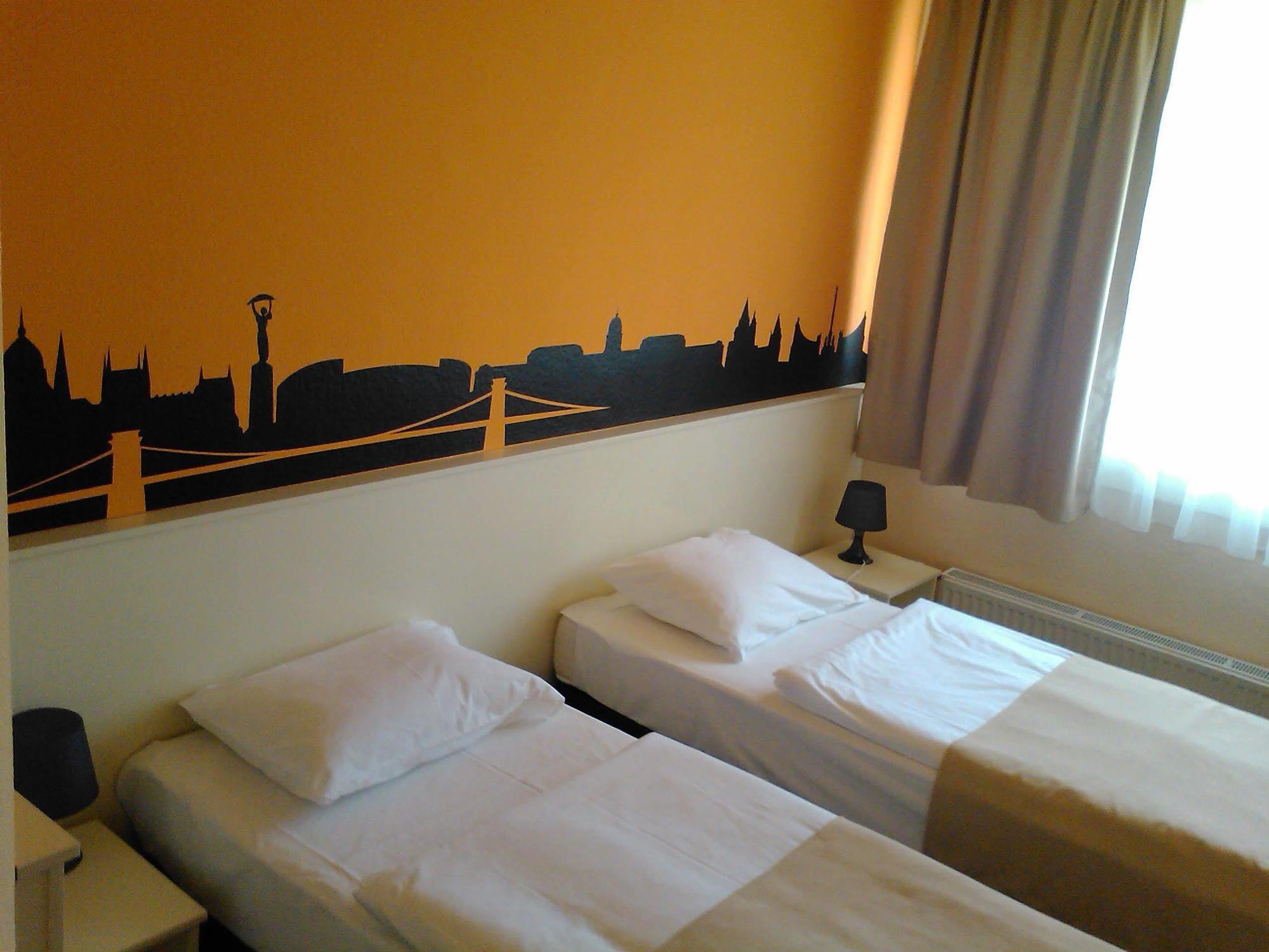 Hotel Pest Inn บูดาเปสต์ ห้อง รูปภาพ