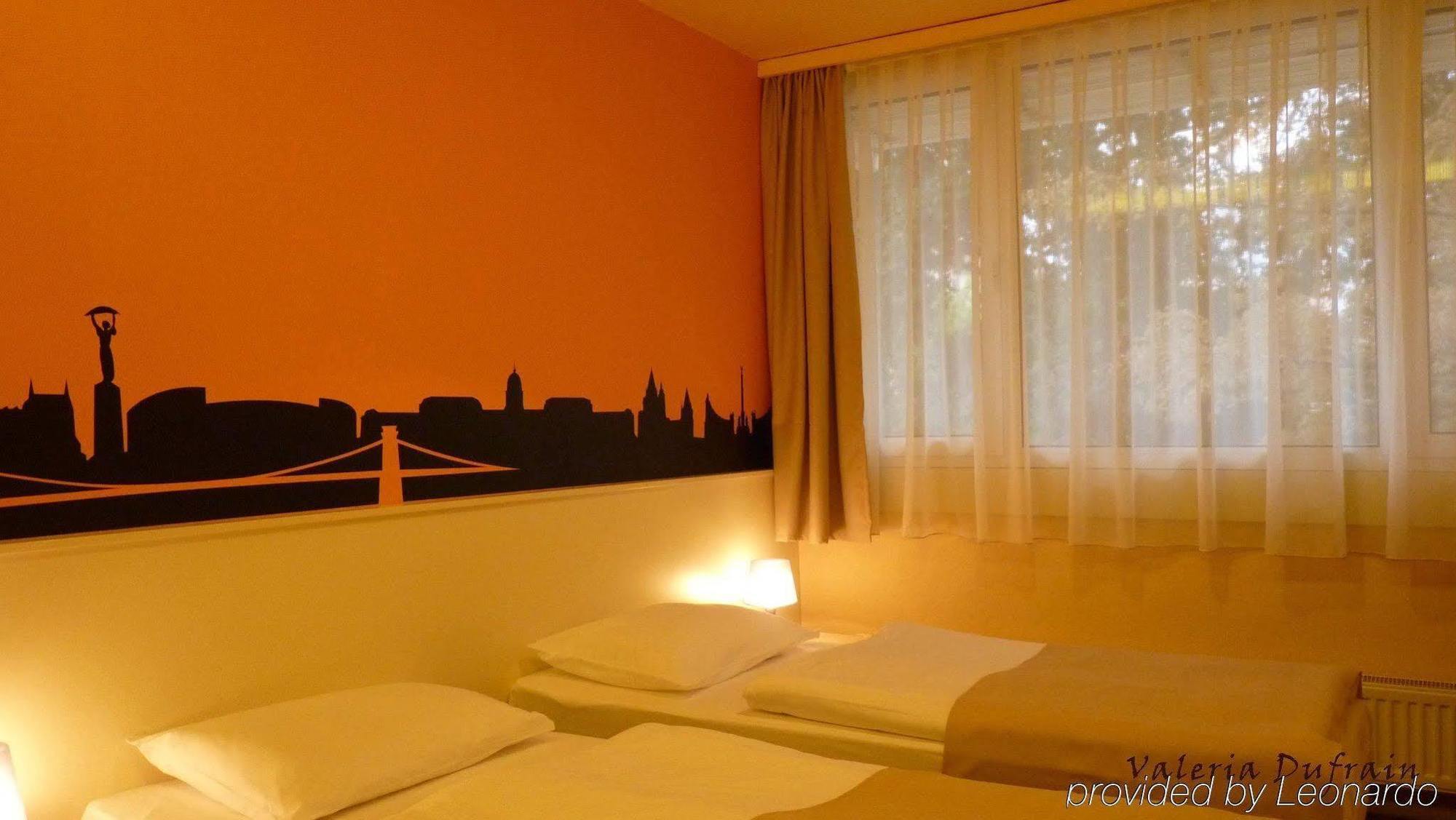 Hotel Pest Inn บูดาเปสต์ ภายนอก รูปภาพ