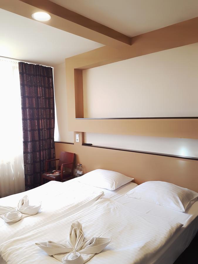 Hotel Pest Inn บูดาเปสต์ ภายนอก รูปภาพ