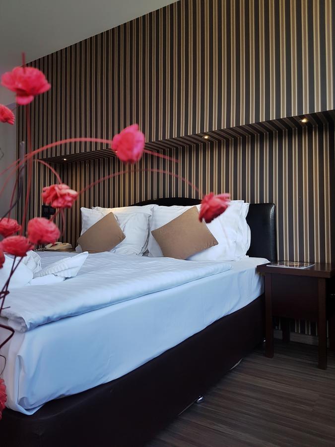 Hotel Pest Inn บูดาเปสต์ ภายนอก รูปภาพ