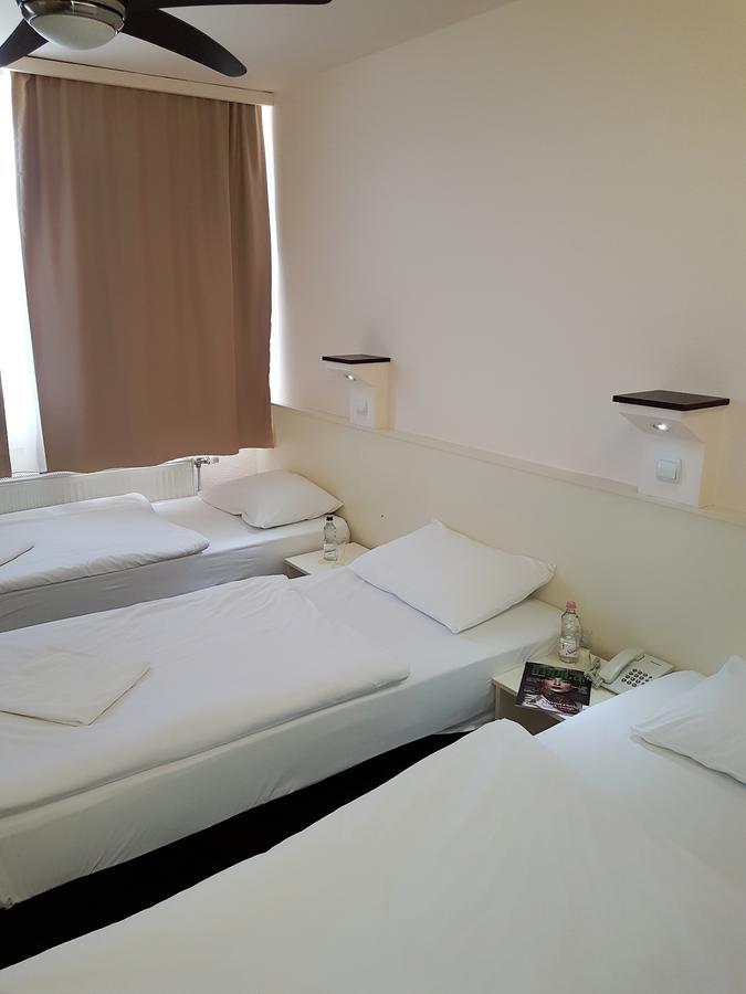 Hotel Pest Inn บูดาเปสต์ ภายนอก รูปภาพ