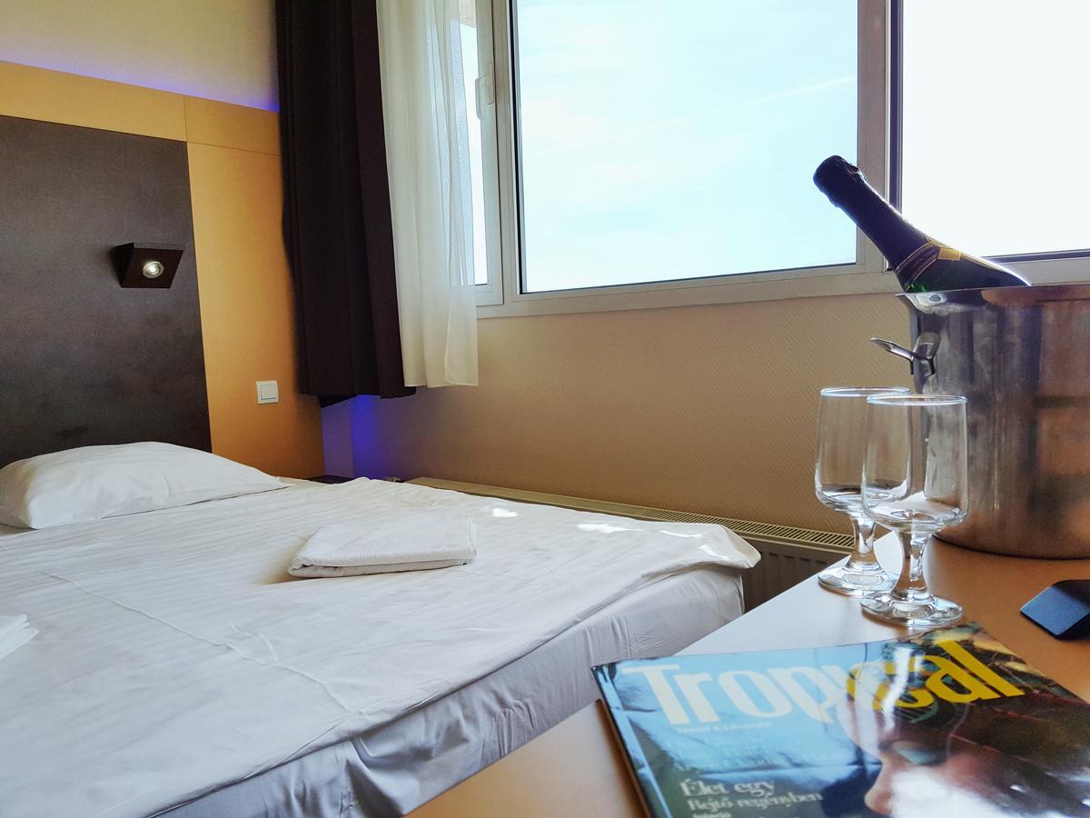 Hotel Pest Inn บูดาเปสต์ ภายนอก รูปภาพ