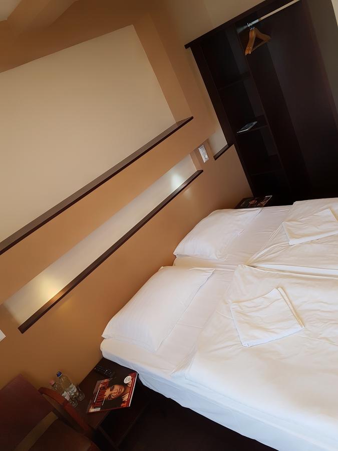 Hotel Pest Inn บูดาเปสต์ ภายนอก รูปภาพ