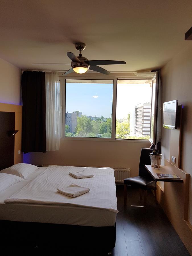 Hotel Pest Inn บูดาเปสต์ ภายนอก รูปภาพ