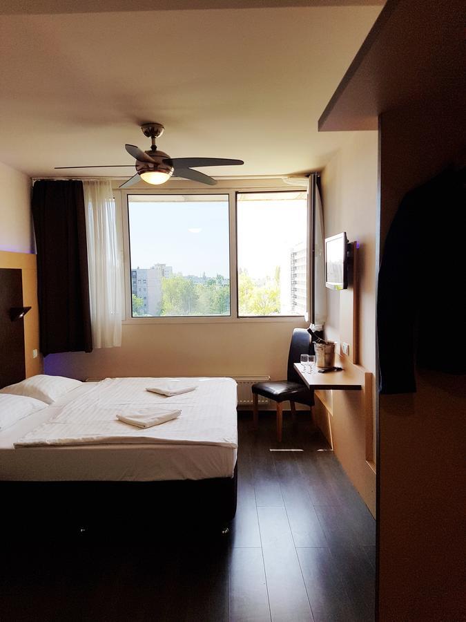 Hotel Pest Inn บูดาเปสต์ ภายนอก รูปภาพ