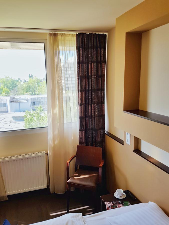 Hotel Pest Inn บูดาเปสต์ ภายนอก รูปภาพ