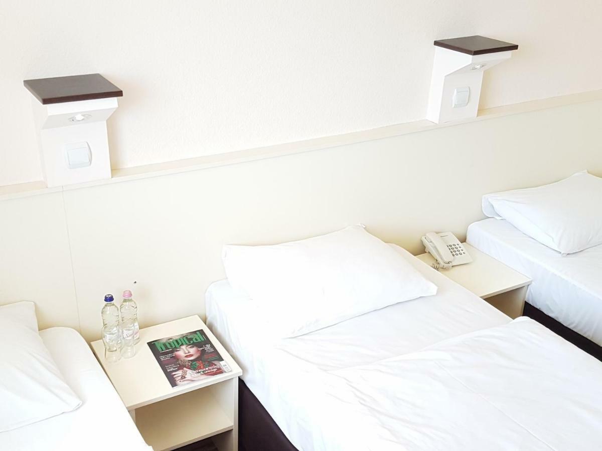 Hotel Pest Inn บูดาเปสต์ ภายนอก รูปภาพ